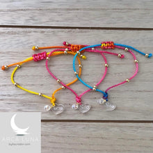 Load image into Gallery viewer, Pulseras en hilo trenzado con piedras laminadas en oro