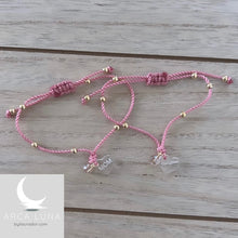 Load image into Gallery viewer, Pulseras en hilo trenzado con piedras laminadas en oro